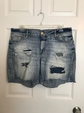 Maurices Mid-Rise Distressed Patchwork Denim Jean Shorts Plus 16W Light Wash